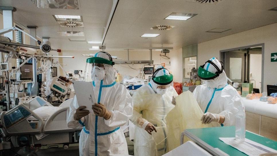 Picco di ricoveri in ospedale, mai così tanti ricoverati a Lucca