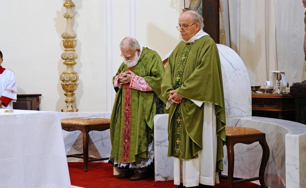 Da destra, don Elio Pruneti e don Reno Pisaneschi (foto Michele Falorni/Silvi)
