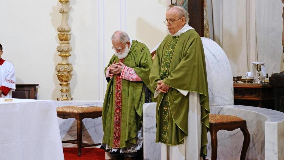 Da destra, don Elio Pruneti e don Reno Pisaneschi (foto Michele Falorni/Silvi)