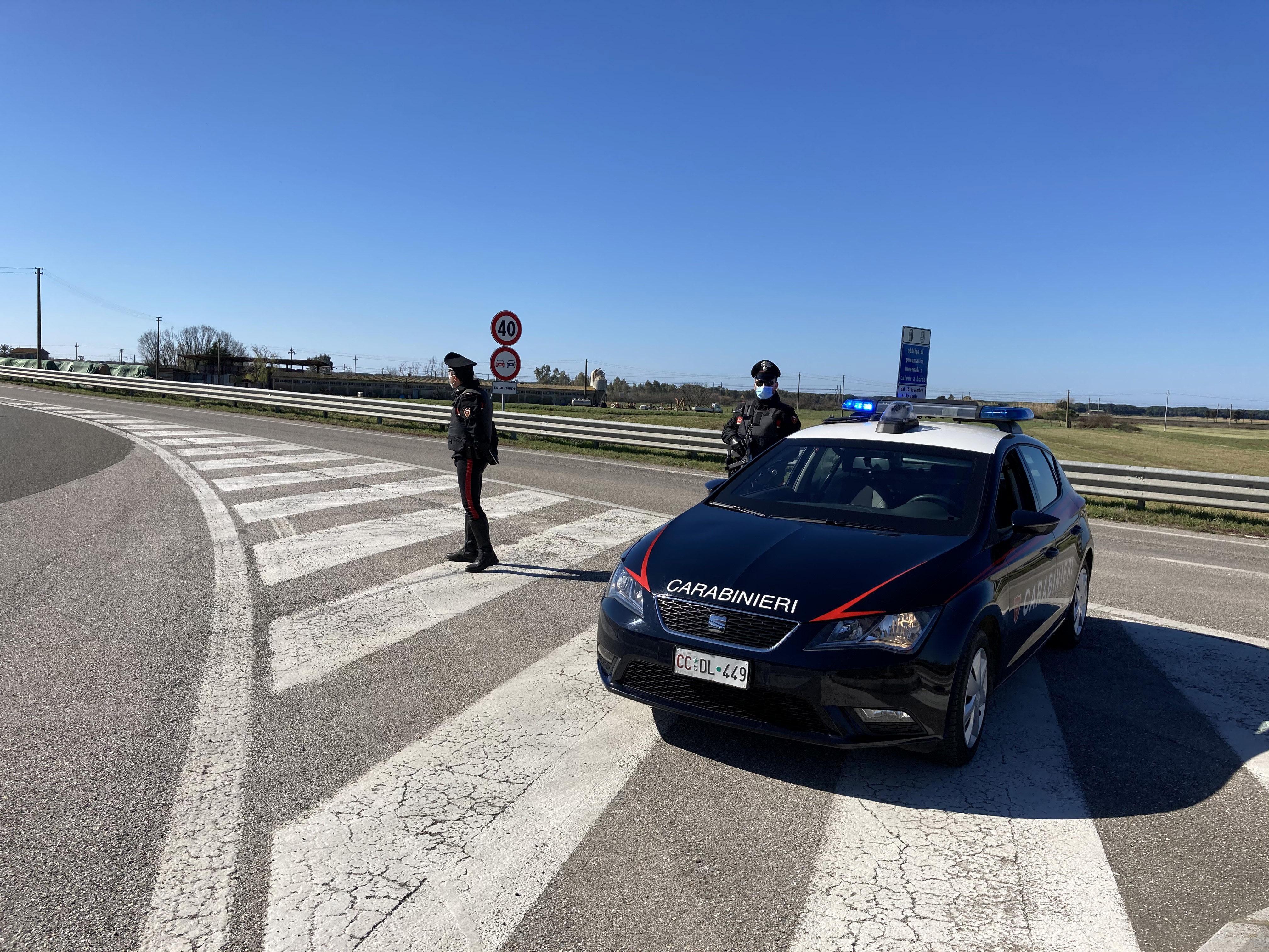 I carabinieri della Compagnia di Cecina durante un controllo