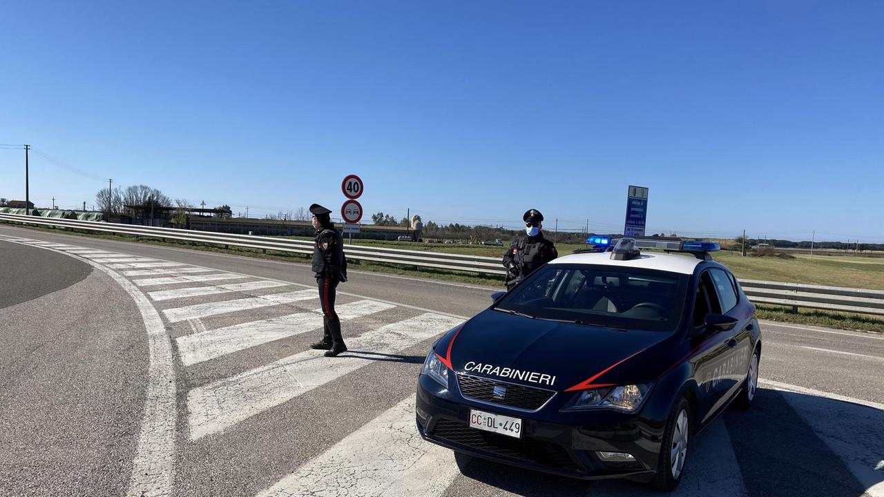 I carabinieri della Compagnia di Cecina durante un controllo