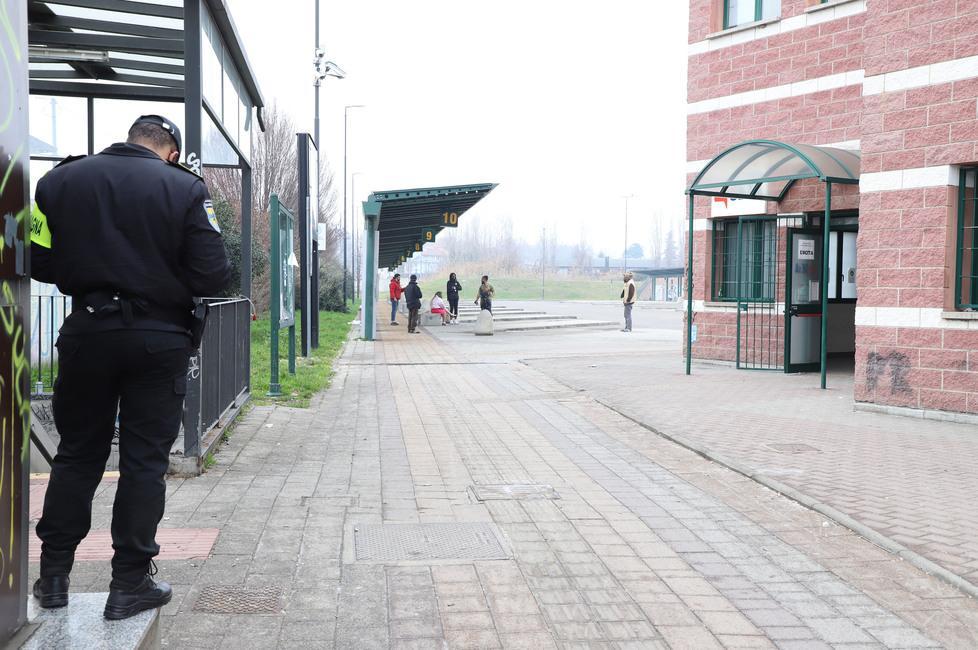 «Spariti i vigilanti da piazzale Europa». Fer: «Non è vero, pattugliano l’area» 
