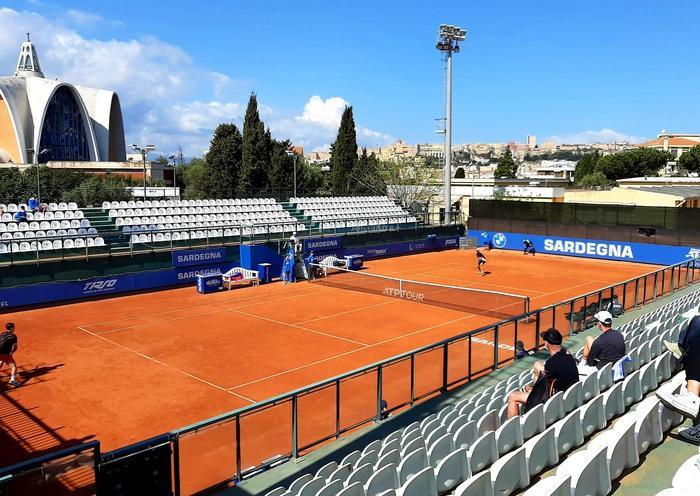 L'Open di tennis a Cagliari: spalti vuoti per le restrizioni Covid (foto ansa)
