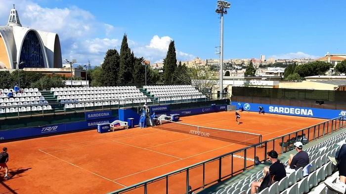 L'Open di tennis a Cagliari: spalti vuoti per le restrizioni Covid (foto ansa)