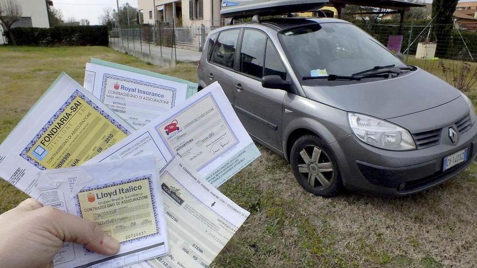 Modena, Rc auto calata del 15,83% Vetture in media di 9,8 anni