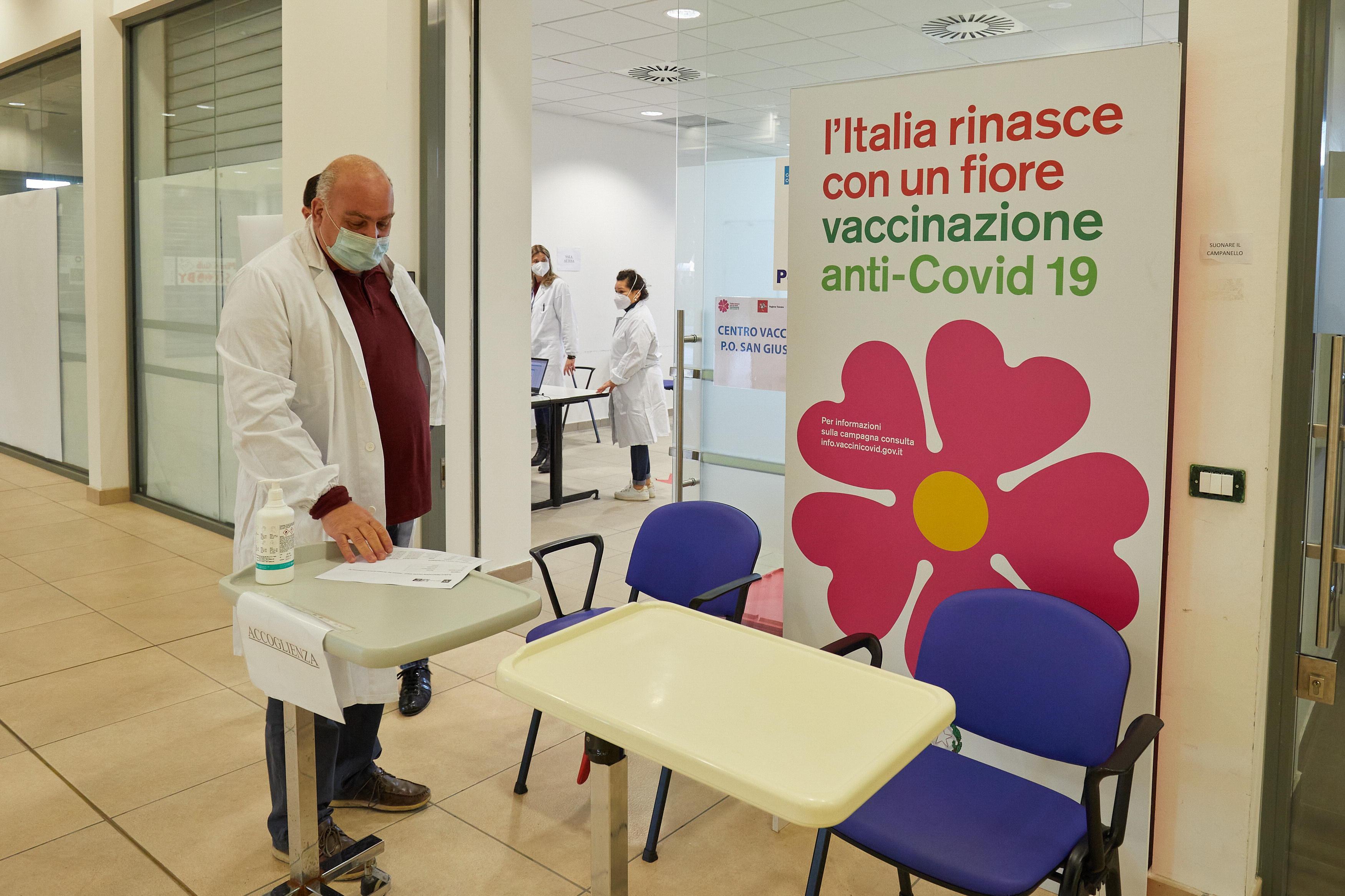 Torna al completo l’ospedale di Empoli: tre morti e 1.436 nuovi vaccinati 