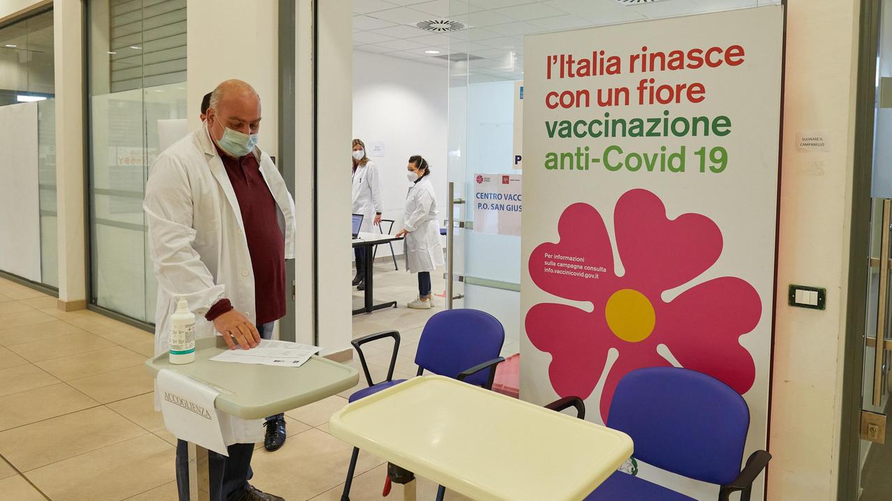 Torna al completo l’ospedale di Empoli: tre morti e 1.436 nuovi vaccinati