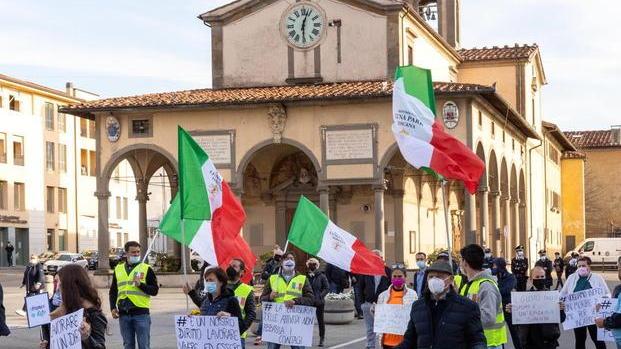 Scende in piazza Giusti la rabbia degli esclusi dal lavoro