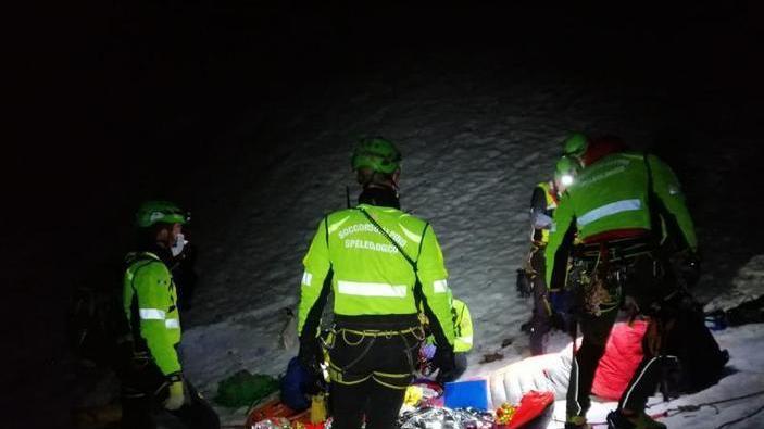 Cade durante la discesa ferito gravemente un alpinista