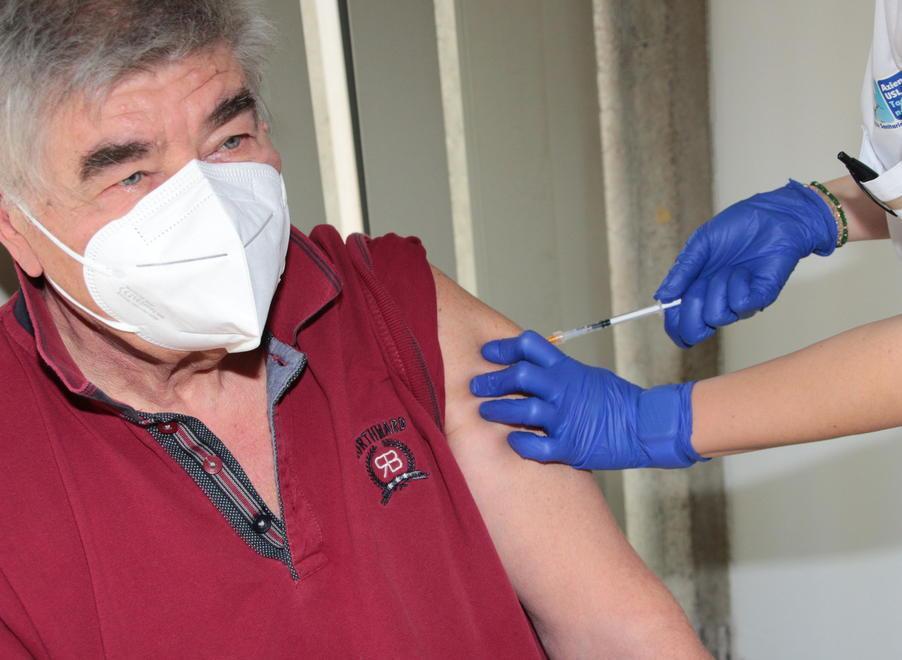 Sono quasi ottomila i versiliesi immuni grazie alle vaccinazioni