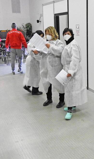 Avanti con i vaccini, obiettivo 25 aprile per completare gli ultraottantenni 