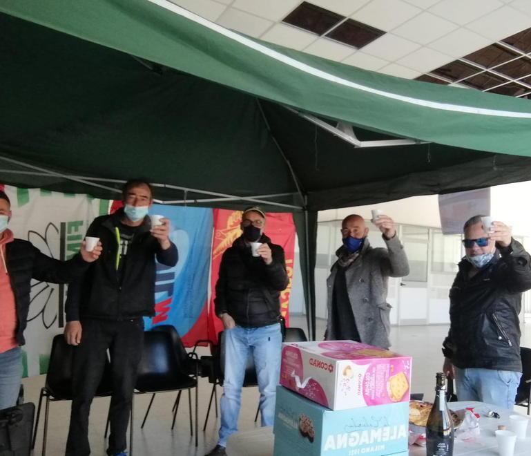 Controlli in spiagge e lungomare ma poca gente e distanziata 