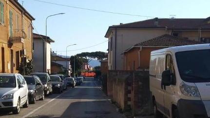 Tenta di rubare le bici, il cane abbaia e lui fugge Altri due colpi nella notte