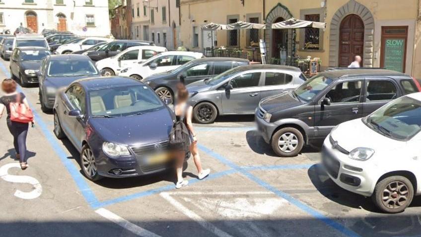Parcometri spenti e sosta gratuita negli stalli blu in attesa del gestore