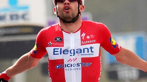 Il Fiandre è danese Asgreen allo sprint beffa Van der Poel: una gara perfetta