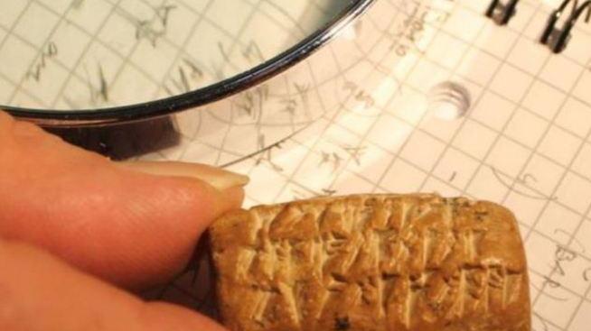 Dai pittogrammi agli emoji Giovedì in diretta web si incontra l’archeologia