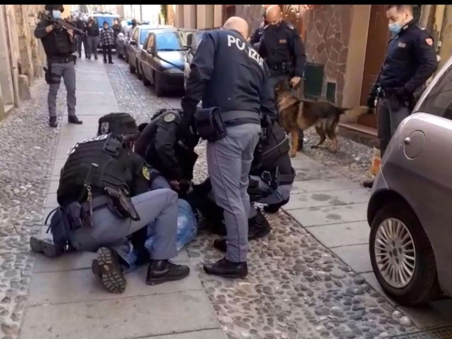 Tenta di occupare una casa, fermato 