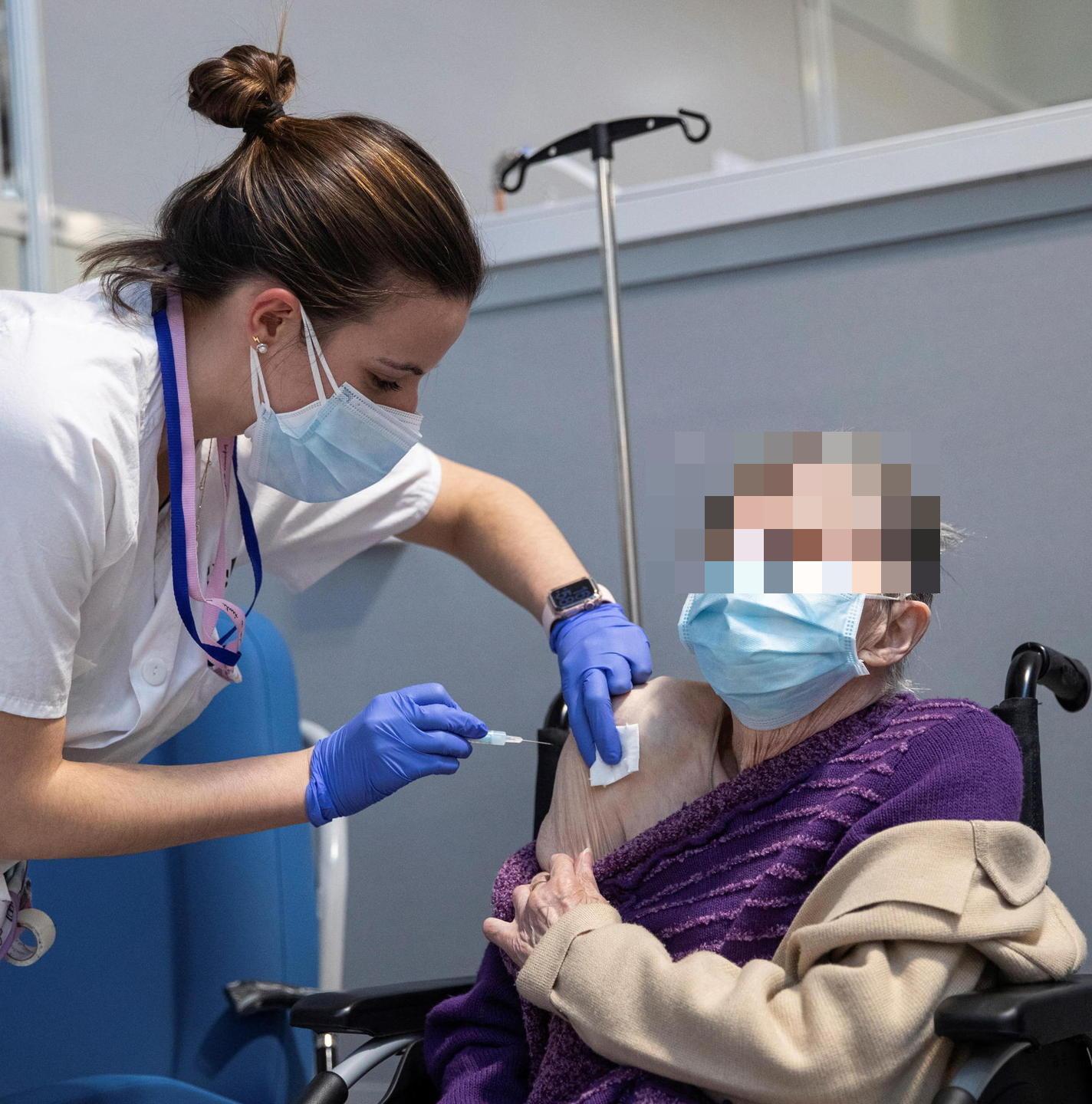 Covid, Sassari: ancora niente vaccino a 96 anni 