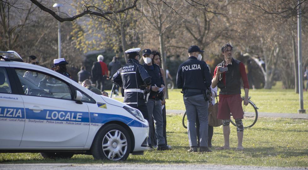 Modena. Norme anti Covid e controlli. La “guerra” dei vicini: centinaia di segnalazioni ma poche situazioni illegali 