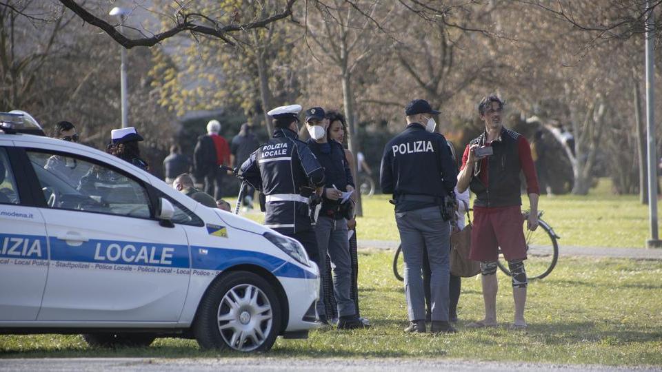 Modena. Norme anti Covid e controlli. La “guerra” dei vicini: centinaia di segnalazioni ma poche situazioni illegali