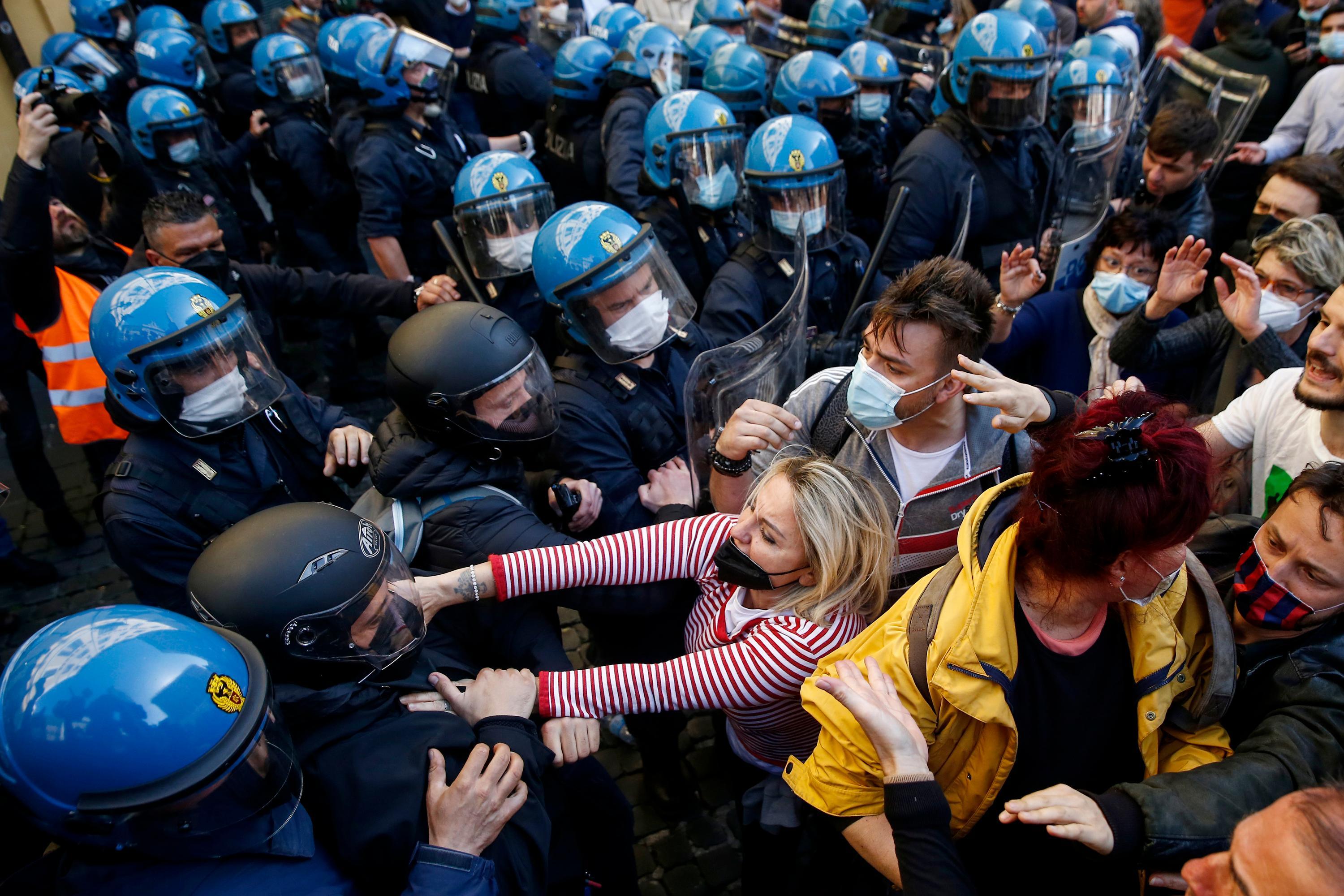La protesta dei ristoratori davanti a Montecitorio