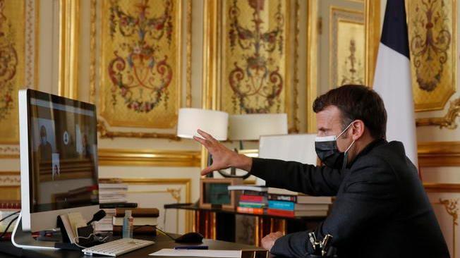 Macron, 'niente proroghe, scuole riaprono fra 3 settimane'