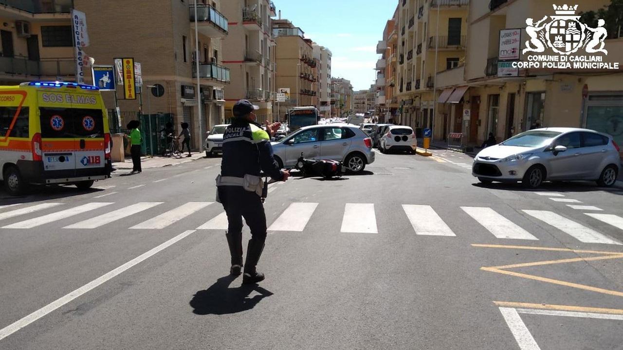 Scontro auto-moto a Cagliari, ferito un 14enne 
