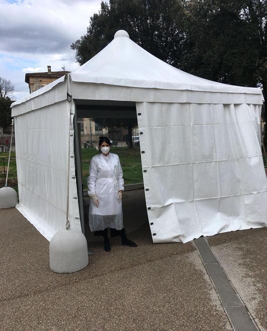 Ecco i gazebo alla Cavallerizza «Ora i tamponi, poi i vaccini» 