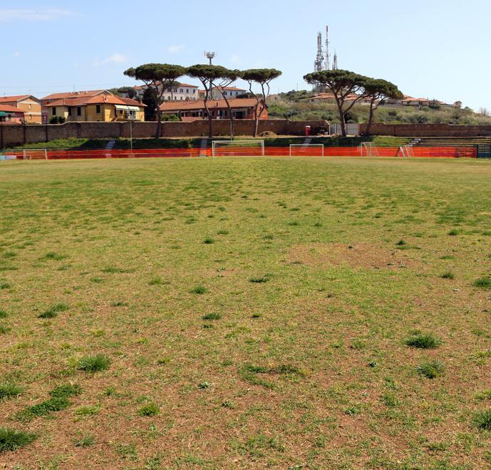 Il Magona è deserto, il campo è in condizioni critiche Ma c’è una buona notizia: sono ripresi i lavori 