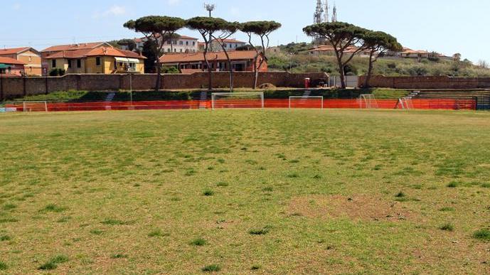 Il Magona è deserto, il campo è in condizioni critiche Ma c’è una buona notizia: sono ripresi i lavori