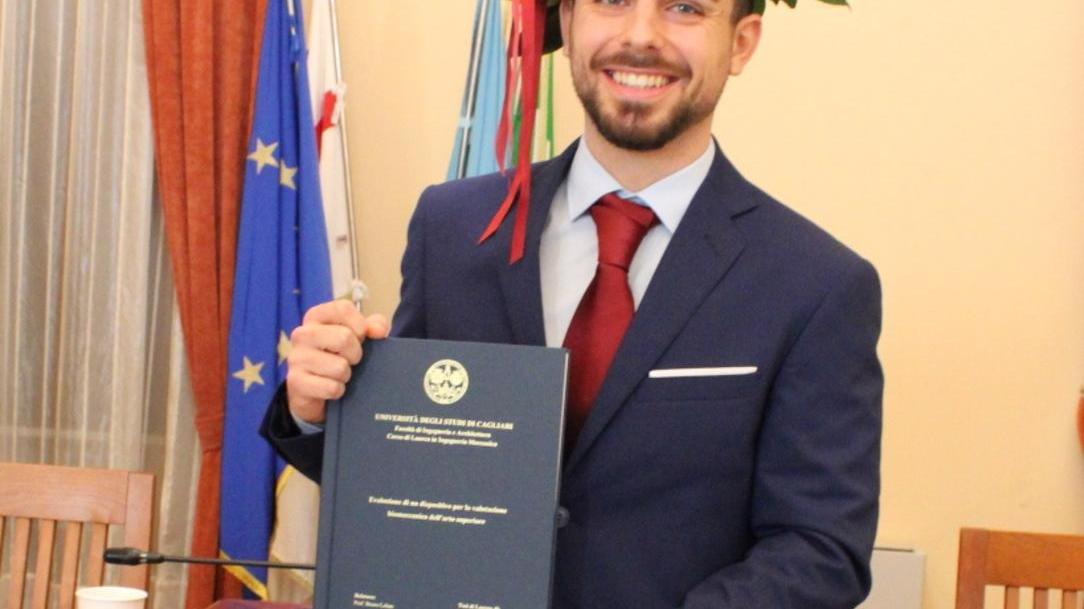 La tesi di laurea nella sala consiliare