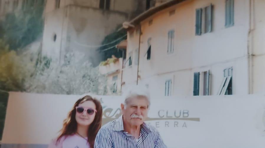Mario e Valentina, nonno e nipote nella bolla Covid per l’ultima carezza