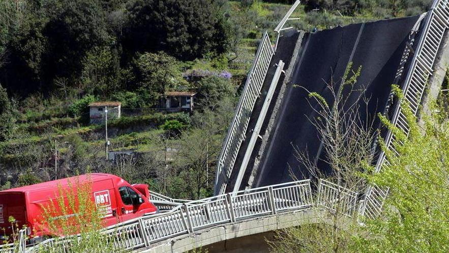 Ponte di Abiano, l'autista del furgone rosso un anno dopo: «Quel ponte saltellava»