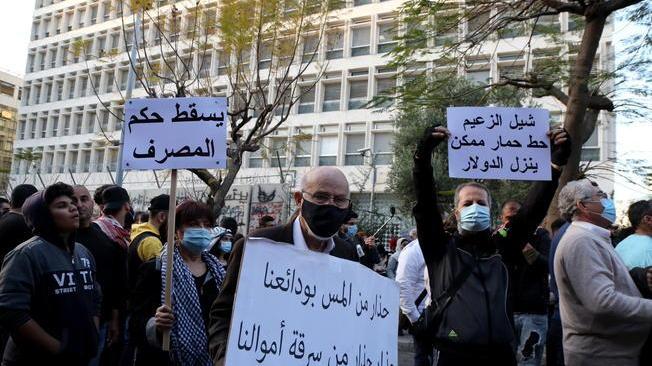 Libano: crisi, massicci licenziamenti di funzionari di banca