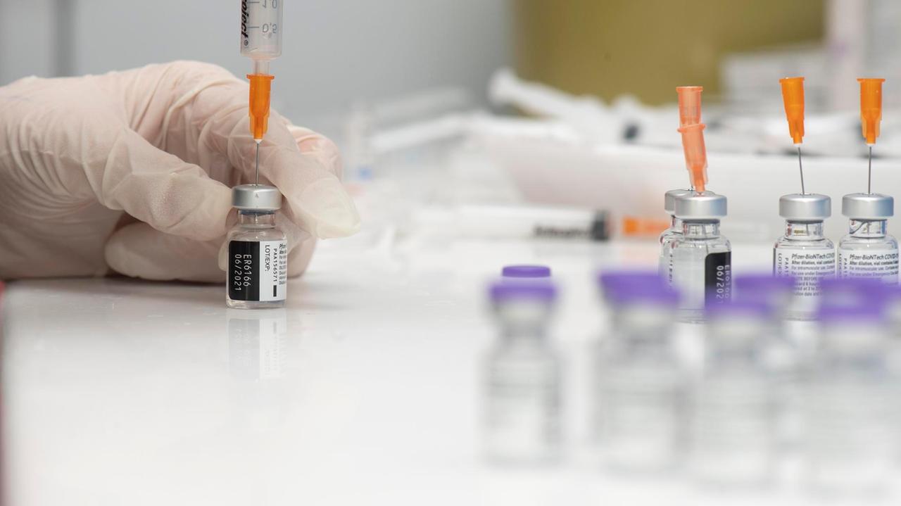 Finite le scorte di AstraZeneca, incognita Moderna: perché rallenta la vaccinazione in Toscana