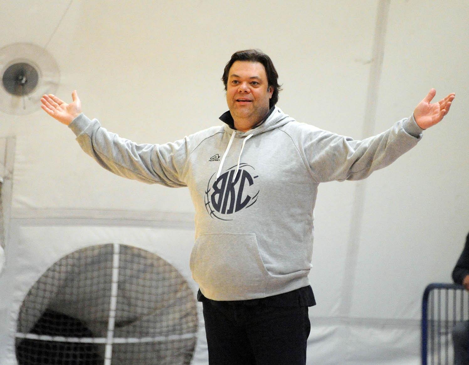 «Giocatori positivi al coronavirus», il basket Cecina si ferma. Ma le prossime gare sono un rebus 