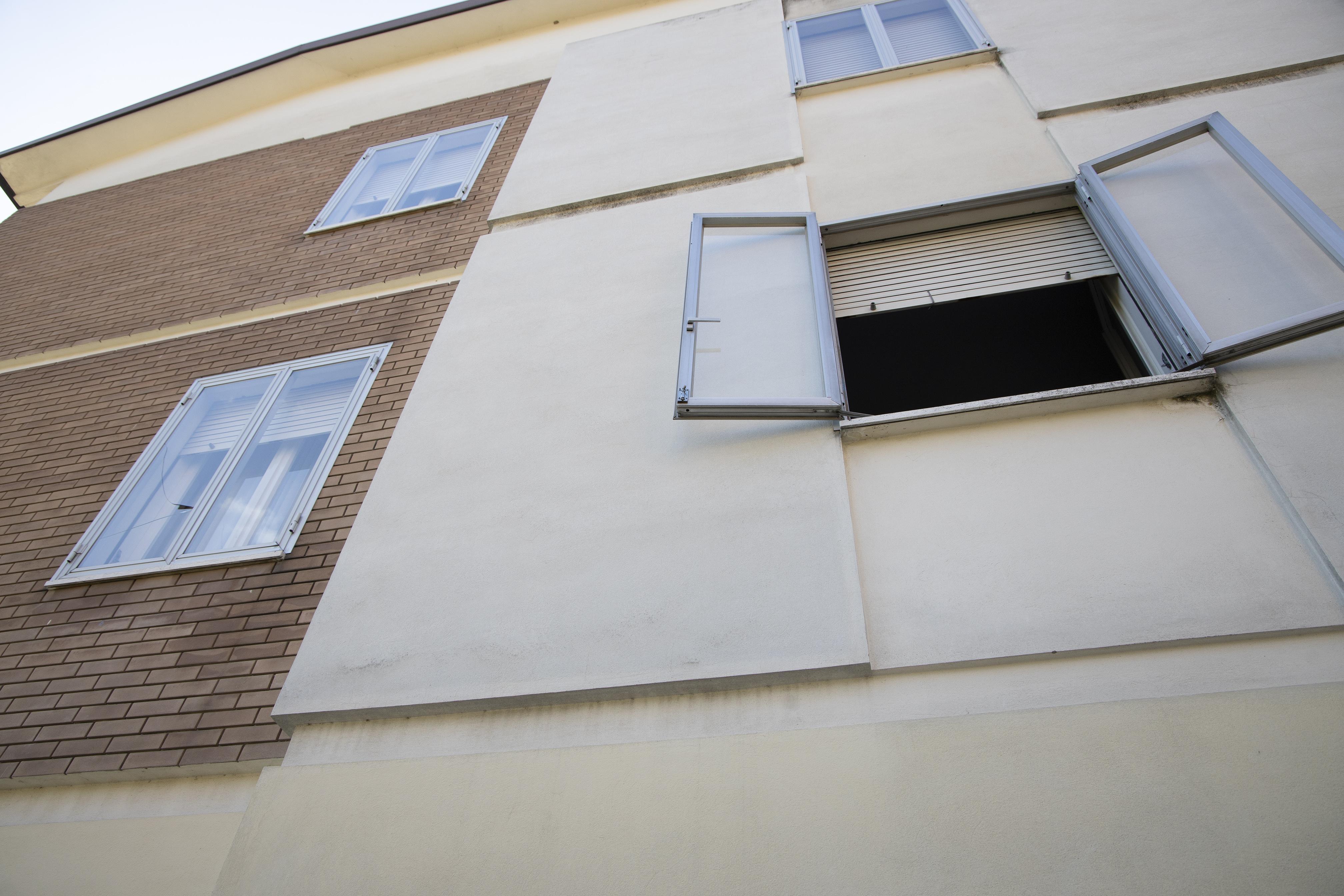 Modena, rapina in via Beccaria. Ladri svaligiano cassaforte, nonostante l'arrivo dei proprietari