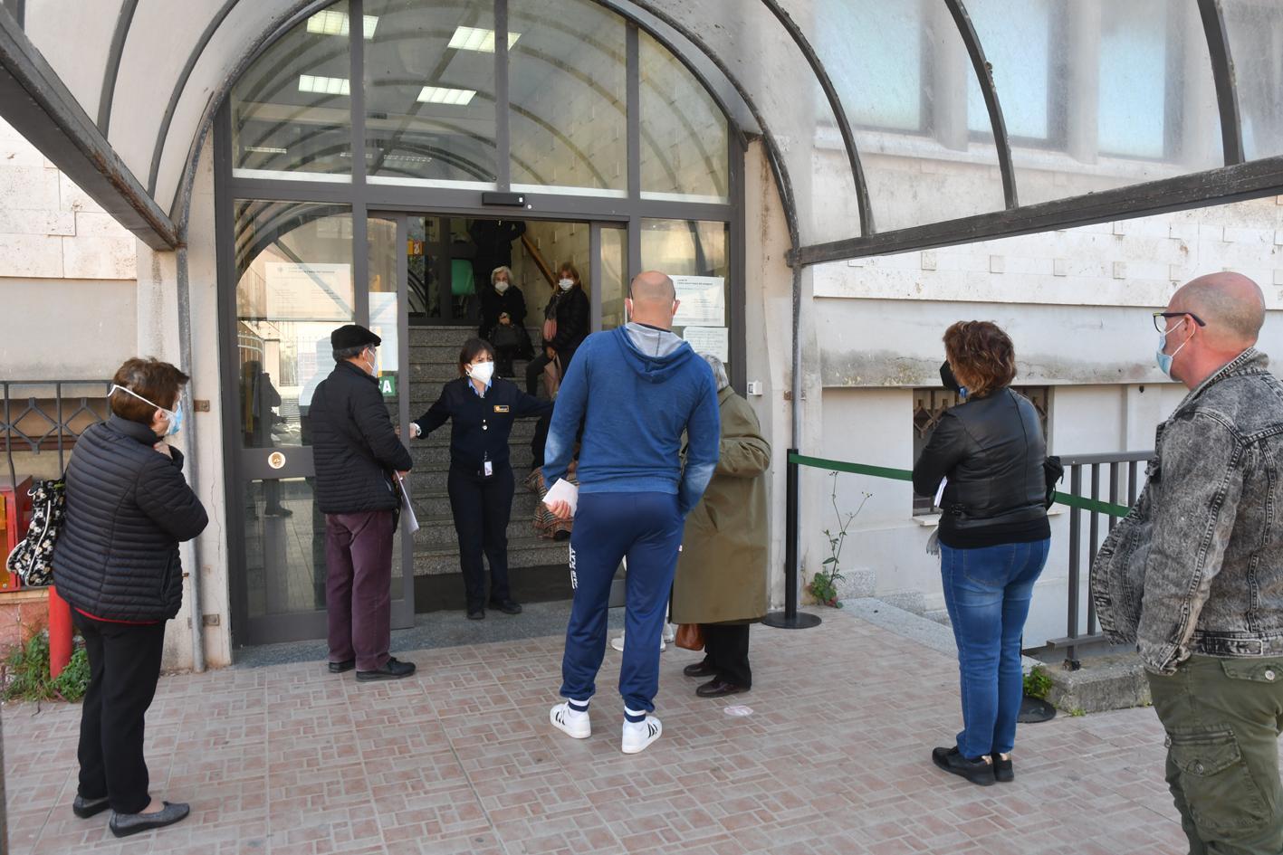 Il centro per le vaccinazioni a Oristano (foto Francesco Pinna)