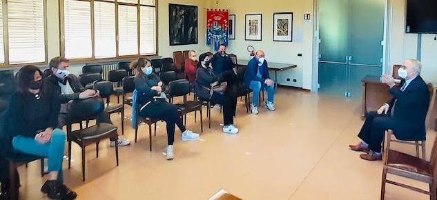 Gruppo di estetisti, baristi e ristoratori dal sindaco: «Situazione drammatica» 