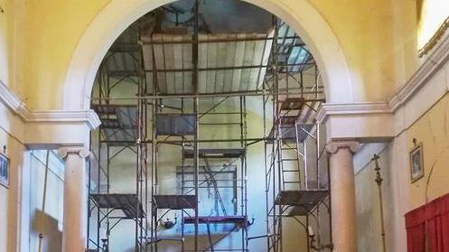 La chiesa crolla e mancano i soldi, per riaprirla parte la colletta