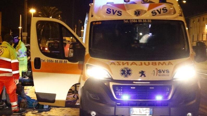 Fuori strada con l'auto: ferito giovane guidatore
