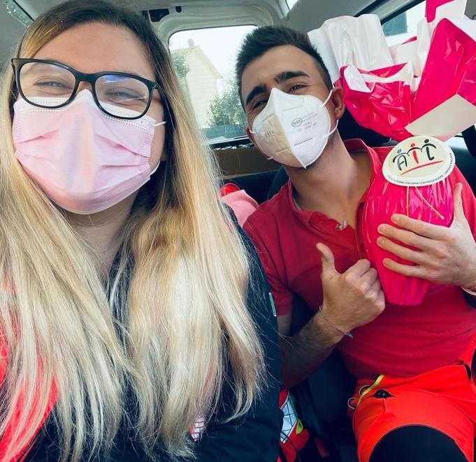 Donate 160 uova di Pasqua per far sorridere i bambini 