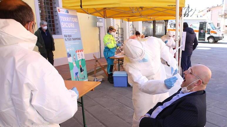 «Sindaco vaccinato: ma va sulle ambulanze?»