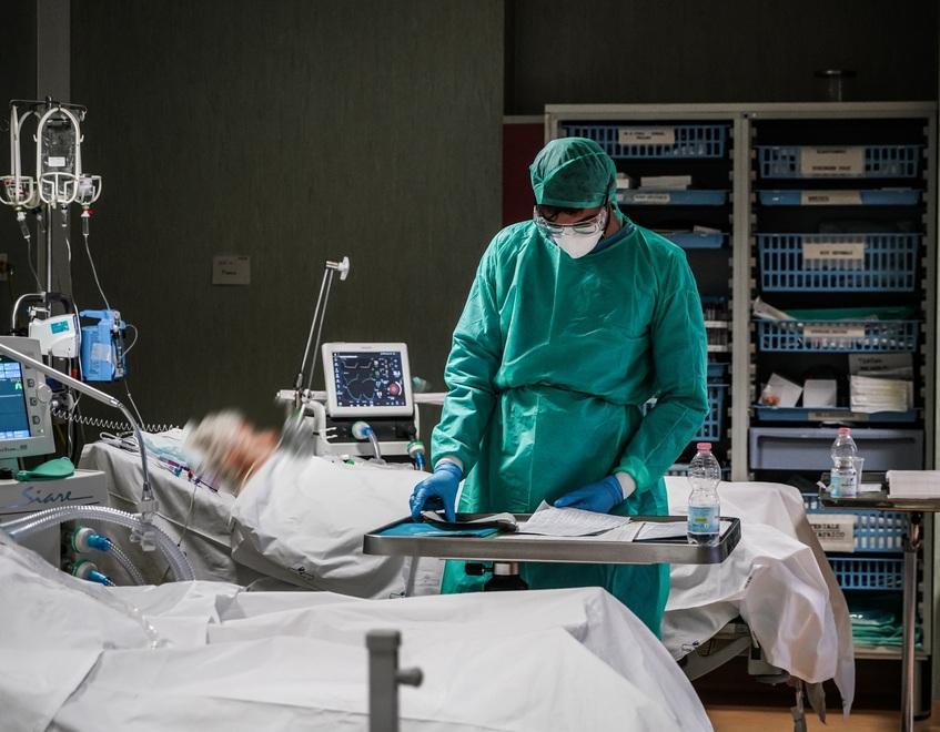 «Quei poveri vecchietti ricoverati nel reparto vorrebbero gentilezza» 