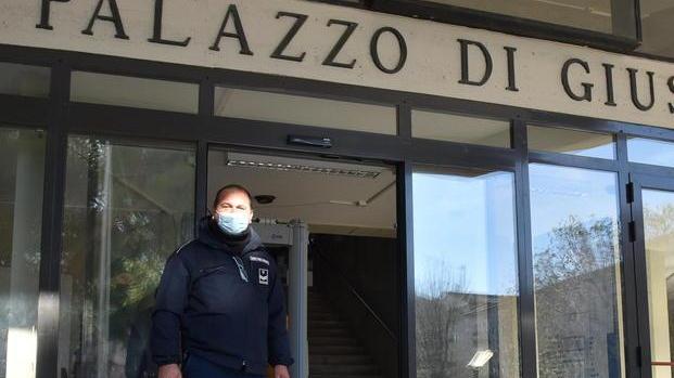 «Regali per le soffiate» Donna condannata a due anni e otto mesi