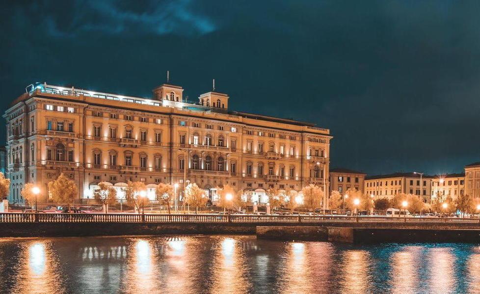 La magia del Palazzo e il viale della Vittoria 