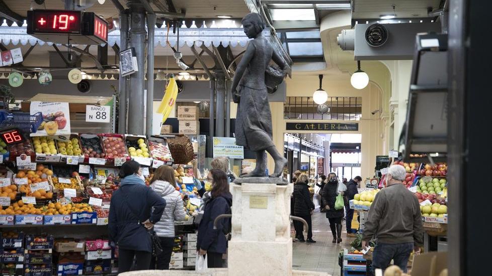 Modena. Mercato Albinelli I primi novant’anni visti dai giovani dei licei modenesi
