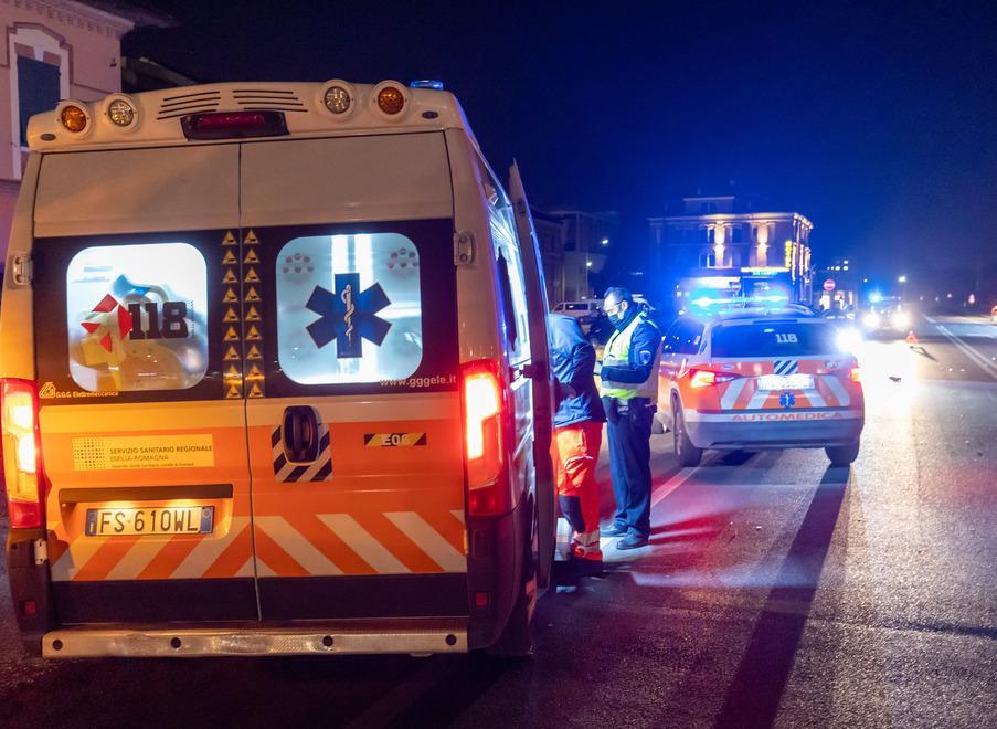 Investito su via Padova, muore falciato da un'auto mentre attraversava 