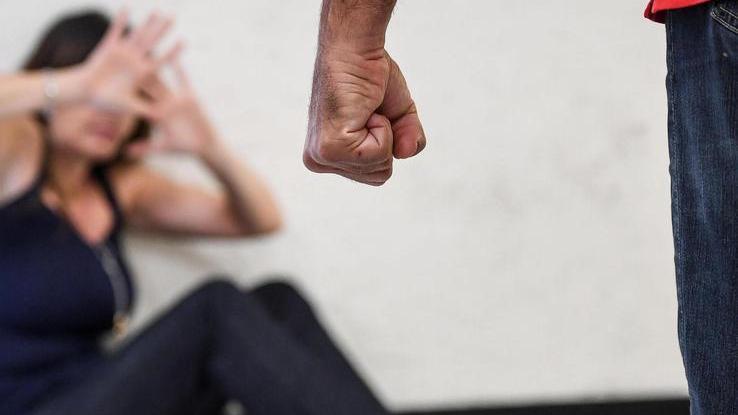 «Sono stata stuprata ma nessuno mi credeva». Ora riaperte le indagini