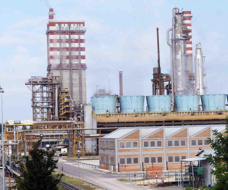 Petrolchimico-Eni, il ministro convoca il tavolo nazionale 